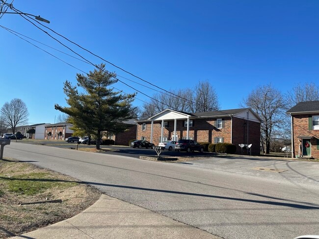 605 Eastwood St, Unit B