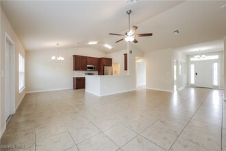 204 W 9th St in Lehigh Acres, FL - Foto de edificio - Building Photo