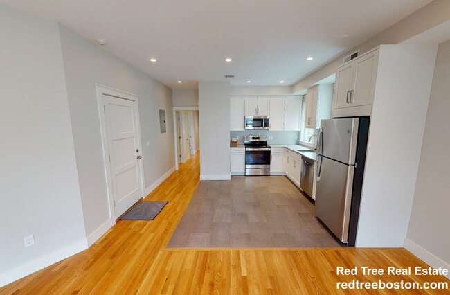 72 Spring St, Unit 2 in Cambridge, MA - Building Photo - Building Photo