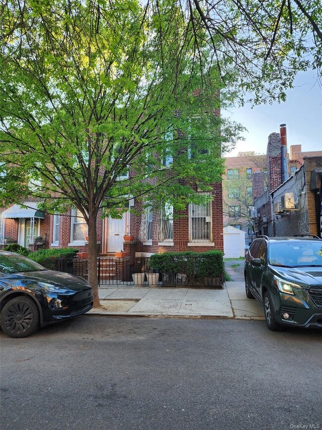property at 47-12 39th Pl