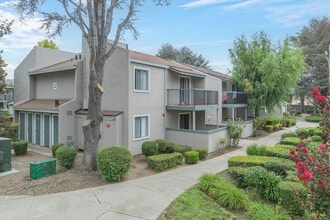 Windsor Garden Apartments in Fremont, CA - Foto de edificio - Building Photo