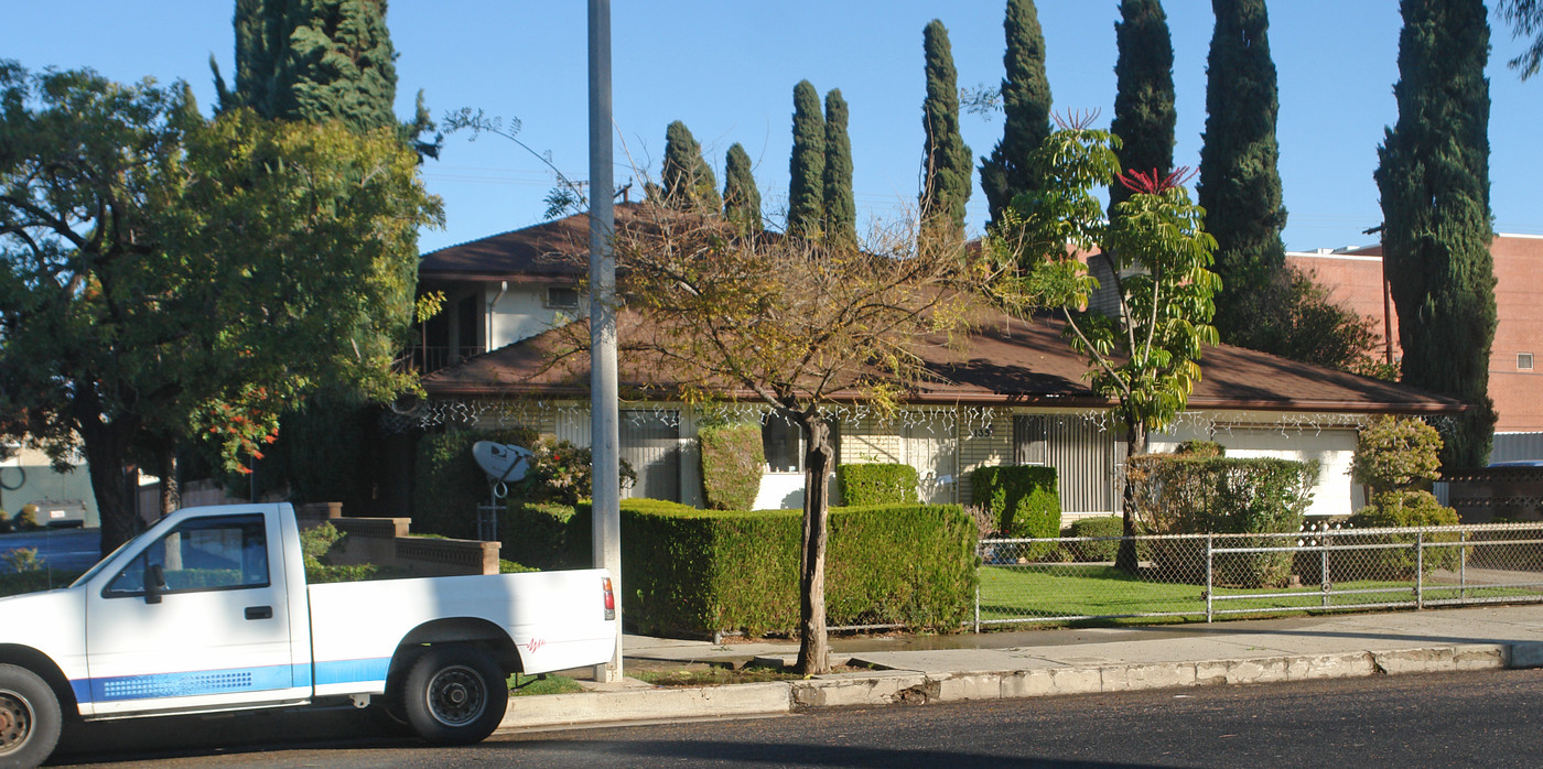 135 E Center St in Covina, CA - Building Photo