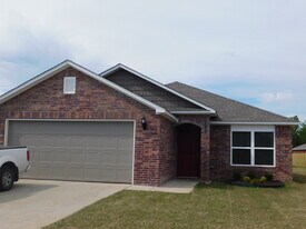 4656 W Fairbanks Way in Fayetteville, AR - Building Photo