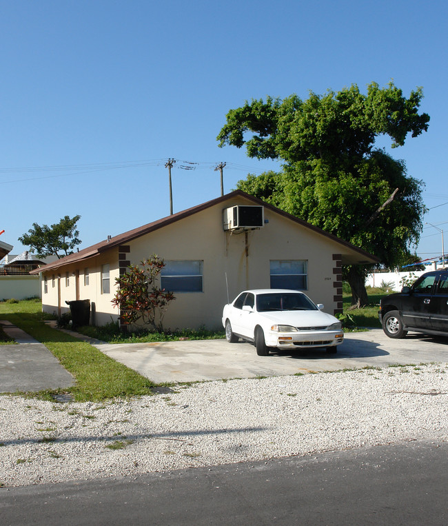 3920-3924 SW 14th St in Fort Lauderdale, FL - Foto de edificio - Building Photo