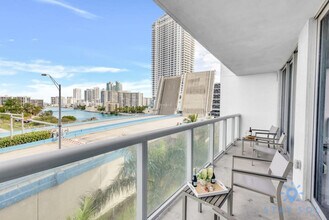 2602 E Hallandale Beach Blvd in Hallandale Beach, FL - Building Photo - Building Photo