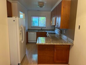 447 Oak Ave in Redwood City, CA - Building Photo - Building Photo