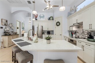 12595 Grandezza Cir in Estero, FL - Foto de edificio - Building Photo