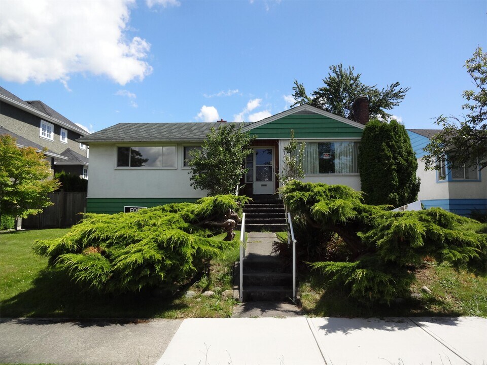 2510 W King Edward Ave in Vancouver, BC - Building Photo