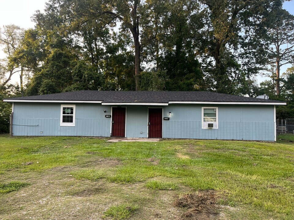 255 Pollard St in Beaumont, TX - Building Photo