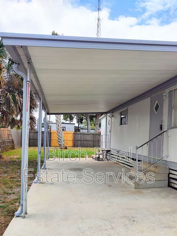 7040 Commons Blvd in Port Richey, FL - Building Photo - Building Photo