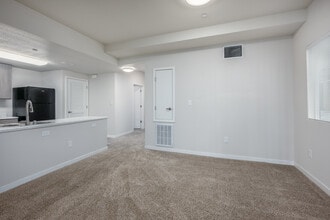 Arena Senior Apartments in Sacramento, CA - Foto de edificio - Interior Photo
