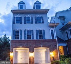 8986 Harrover Pl in Lorton, VA - Building Photo