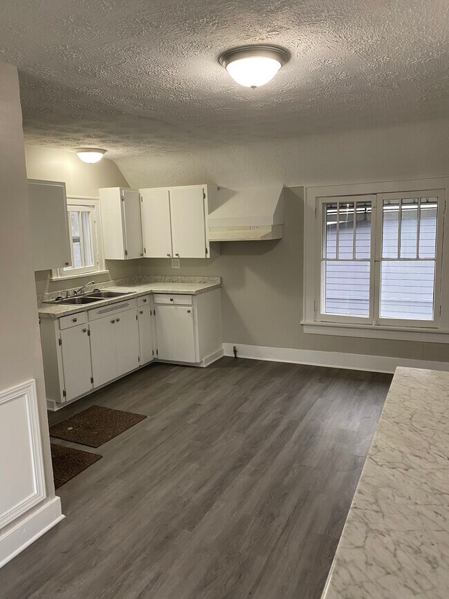 1622 2nd St Apartments and Nearby Cuyahoga Falls Apartments For Rent