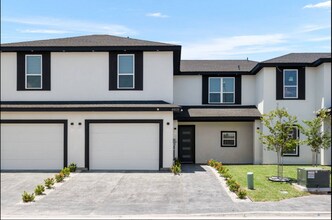 4909 Sequoia Ave in McAllen, TX - Foto de edificio - Building Photo