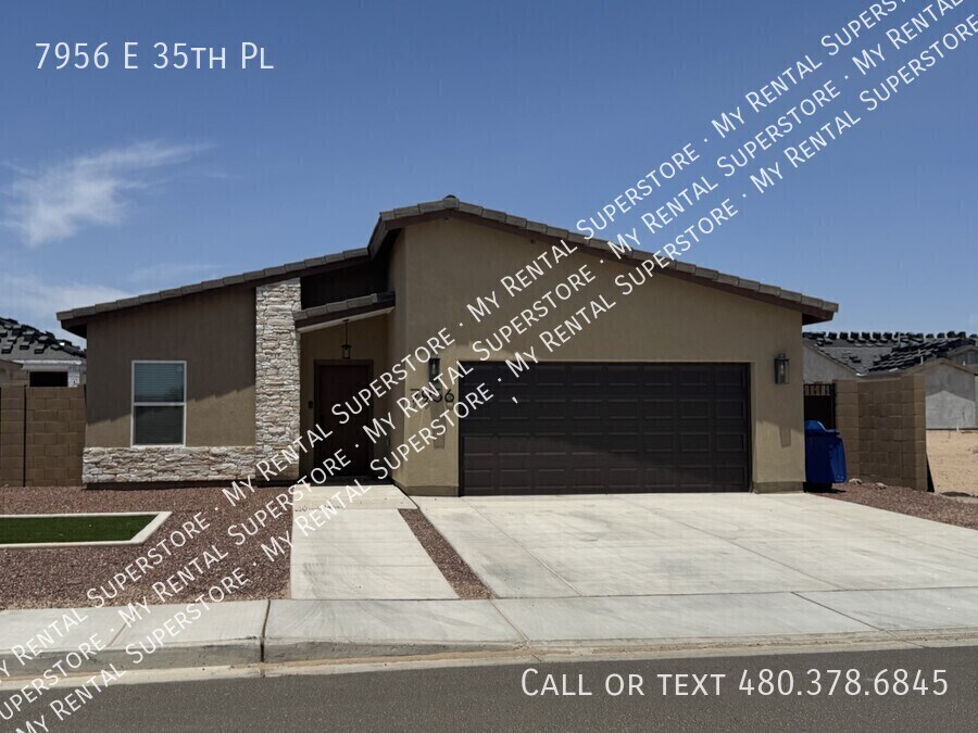 7956 E 35th Pl in Yuma, AZ - Building Photo