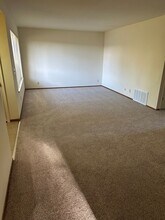 6120 Riverton Way in Sacramento, CA - Building Photo - Building Photo