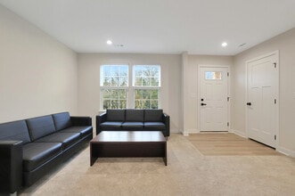 155 Canterbury Way in Lake Zurich, IL - Building Photo - Building Photo