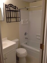 429 E Broadway St, Unit #5 in Winona, MN - Building Photo - Building Photo