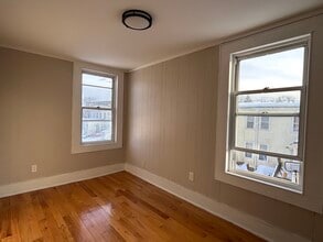 13 Hampden St in Westfield, MA - Building Photo - Building Photo