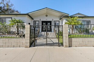 7911 Fulton Ave in North Hollywood, CA - Building Photo