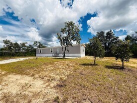 334 Oak Crest Dr in Interlachen, FL - Building Photo