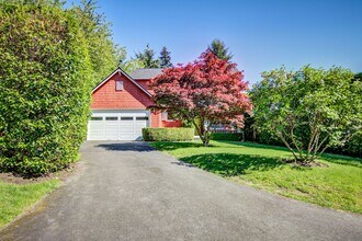 305 Weaver Rd NW in Bainbridge Island, WA - Building Photo - Building Photo