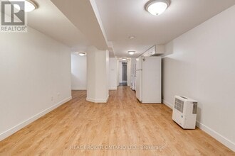 371 Jones Ave in Toronto, ON - Building Photo - Building Photo