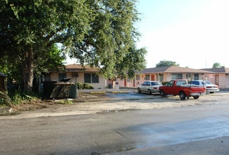 1315 NE 127th St in Miami, FL - Foto de edificio - Building Photo