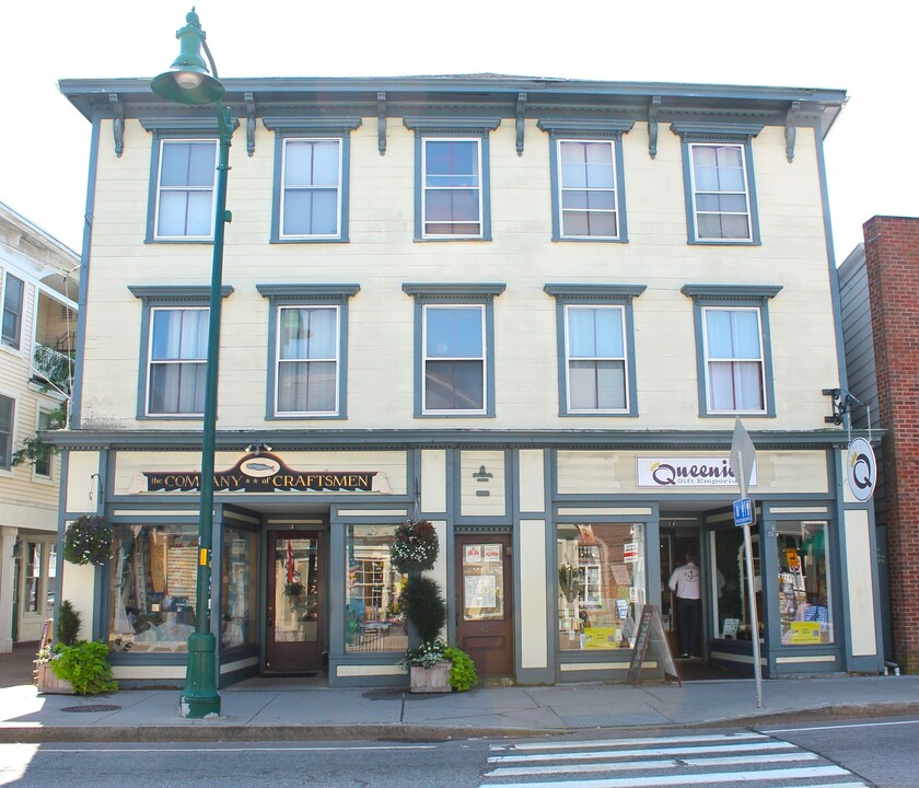 45 W Main St-Unit -2 in Groton, CT - Foto de edificio