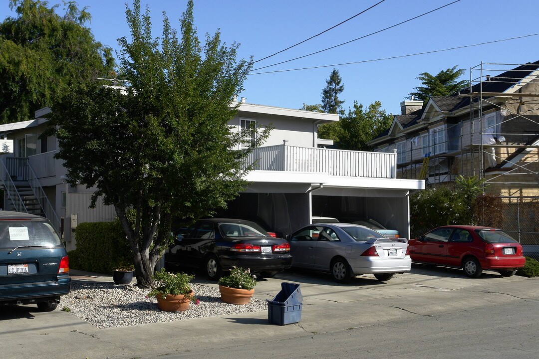 907 Fremont Pl in Menlo Park, CA - Foto de edificio