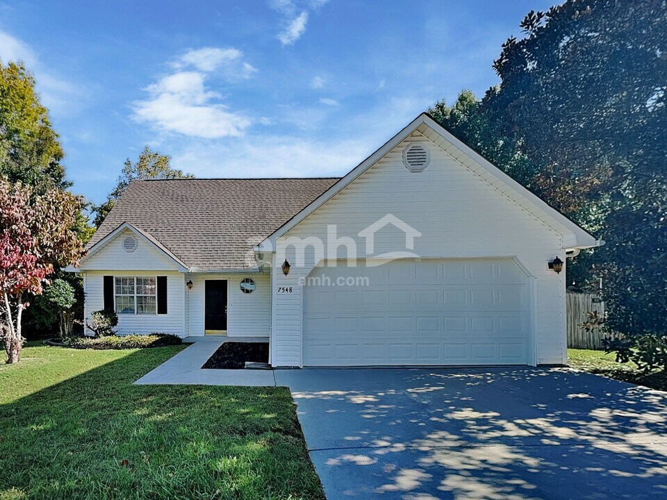 7548 Applecross Rd in Corryton, TN - Foto de edificio