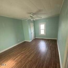 406 Henry Baker Rd in Zebulon, NC - Foto de edificio - Building Photo