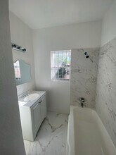 786 NW 75th St in Miami, FL - Foto de edificio - Building Photo