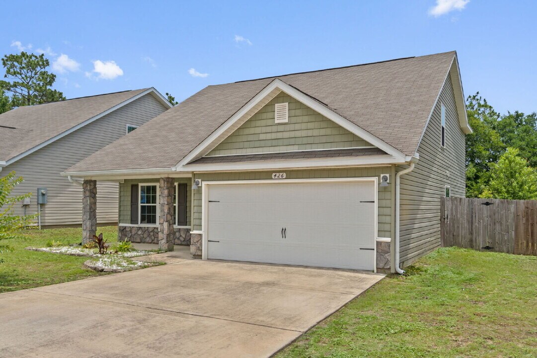 426 Eisenhower Dr in Crestview, FL - Building Photo
