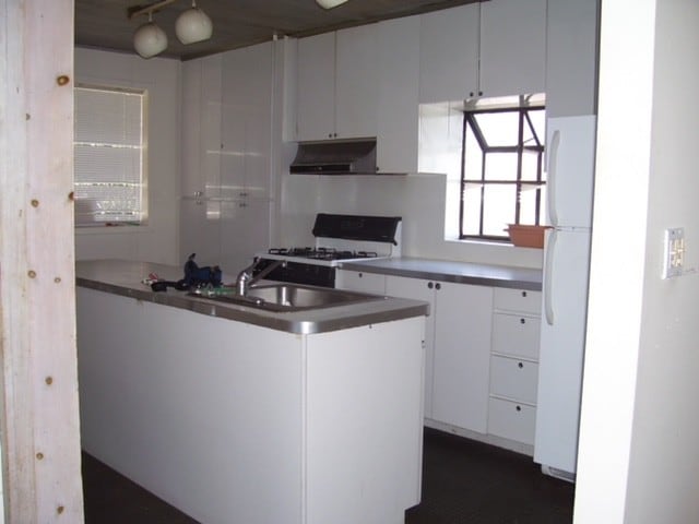 116 W Belle Terre Ave, Unit 1 in Lindenhurst, NY - Building Photo - Building Photo