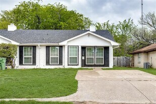 519 Gibbins Ct in Arlington, TX - Building Photo