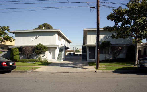 15910 S Harvard Blvd in Gardena, CA - Foto de edificio