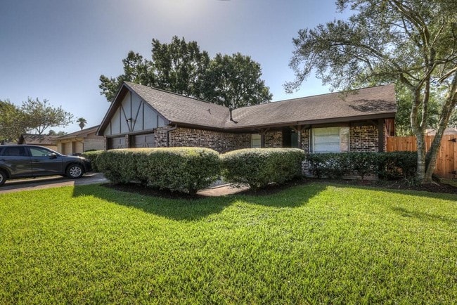 5719 Chrystell Ln in Houston, TX - Building Photo - Building Photo