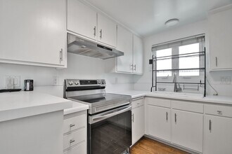 127 15th Pl in Manhattan Beach, CA - Building Photo - Building Photo