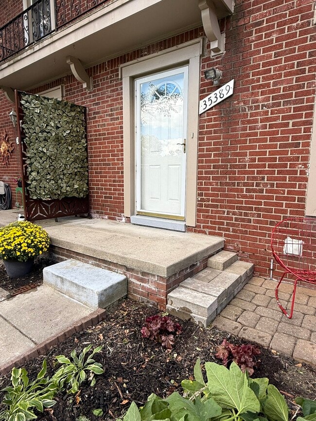 35389 Tall Oaks Dr in Sterling Heights, MI - Foto de edificio - Building Photo