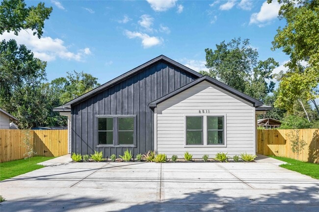 8511 Prairie View Dr