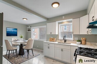 2457 W 69th St in Chicago, IL - Building Photo - Building Photo