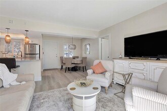 3755 S School Ave in Sarasota, FL - Building Photo - Building Photo