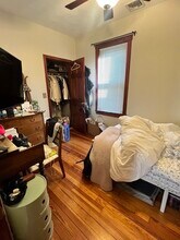 261 E St, Unit 2 in Boston, MA - Foto de edificio - Building Photo