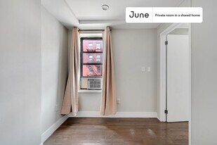 Room in Shared 3 bed/1 bath home in New York, NY - Building Photo