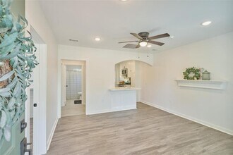 408 Mcphail St in Tomball, TX - Building Photo - Building Photo
