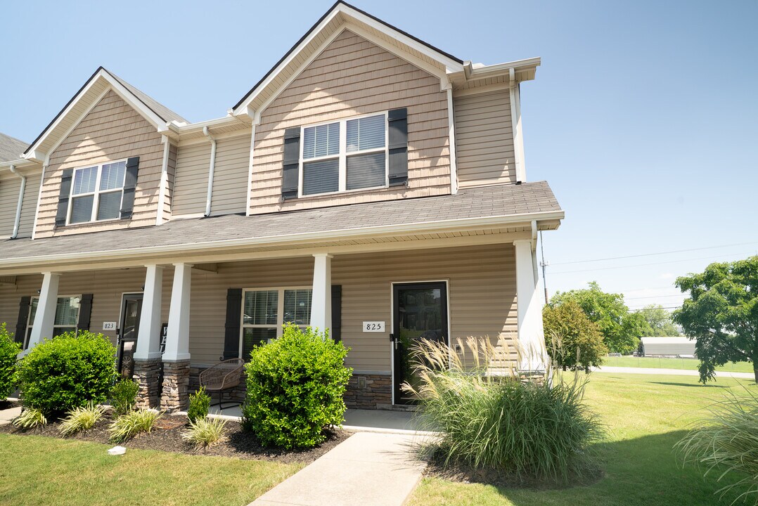 825 Lower Park Pl in Antioch, TN - Building Photo
