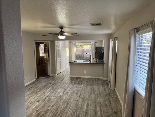 10597 Foggy Glen Ave in Las Vegas, NV - Building Photo - Building Photo