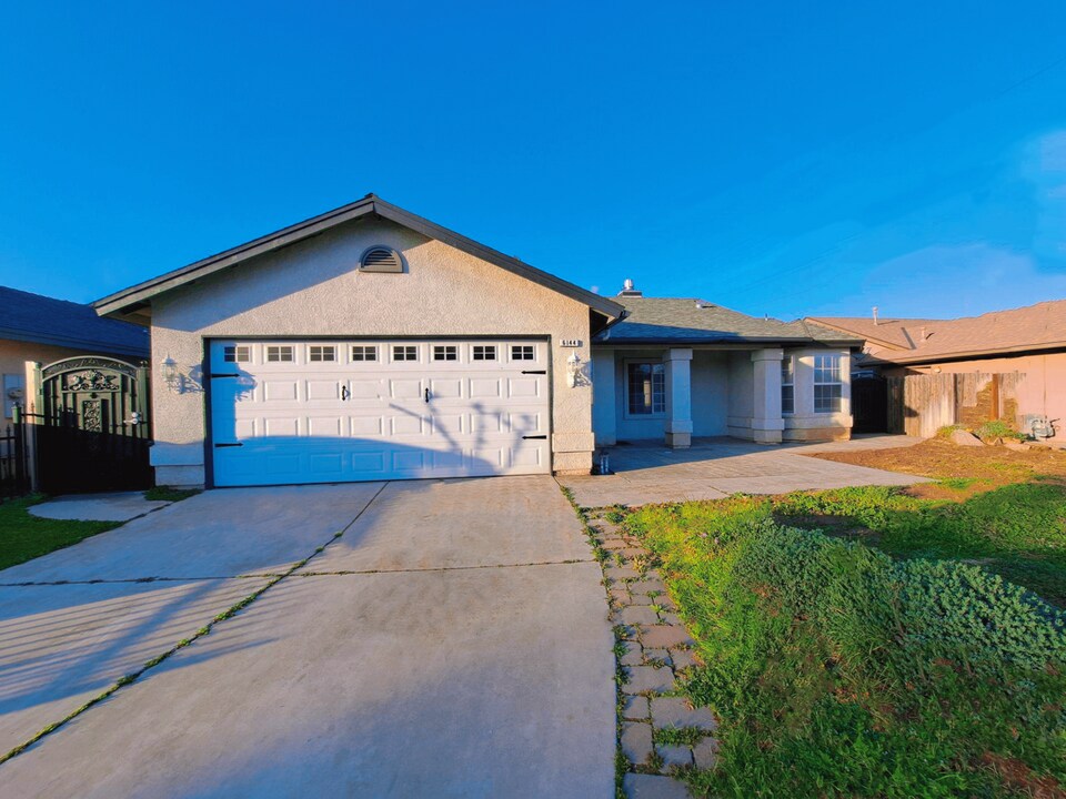 6144 W San Madele Ave in Fresno, CA - Building Photo