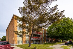 5645 Élie in Longueuil, QC - Building Photo